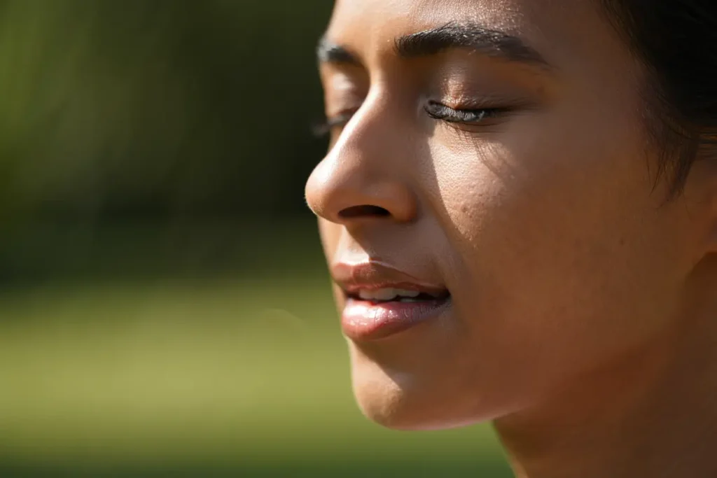 Personne pratiquant la respiration pour gérer le trac